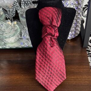 Elegant Red Plaid Men's Tie